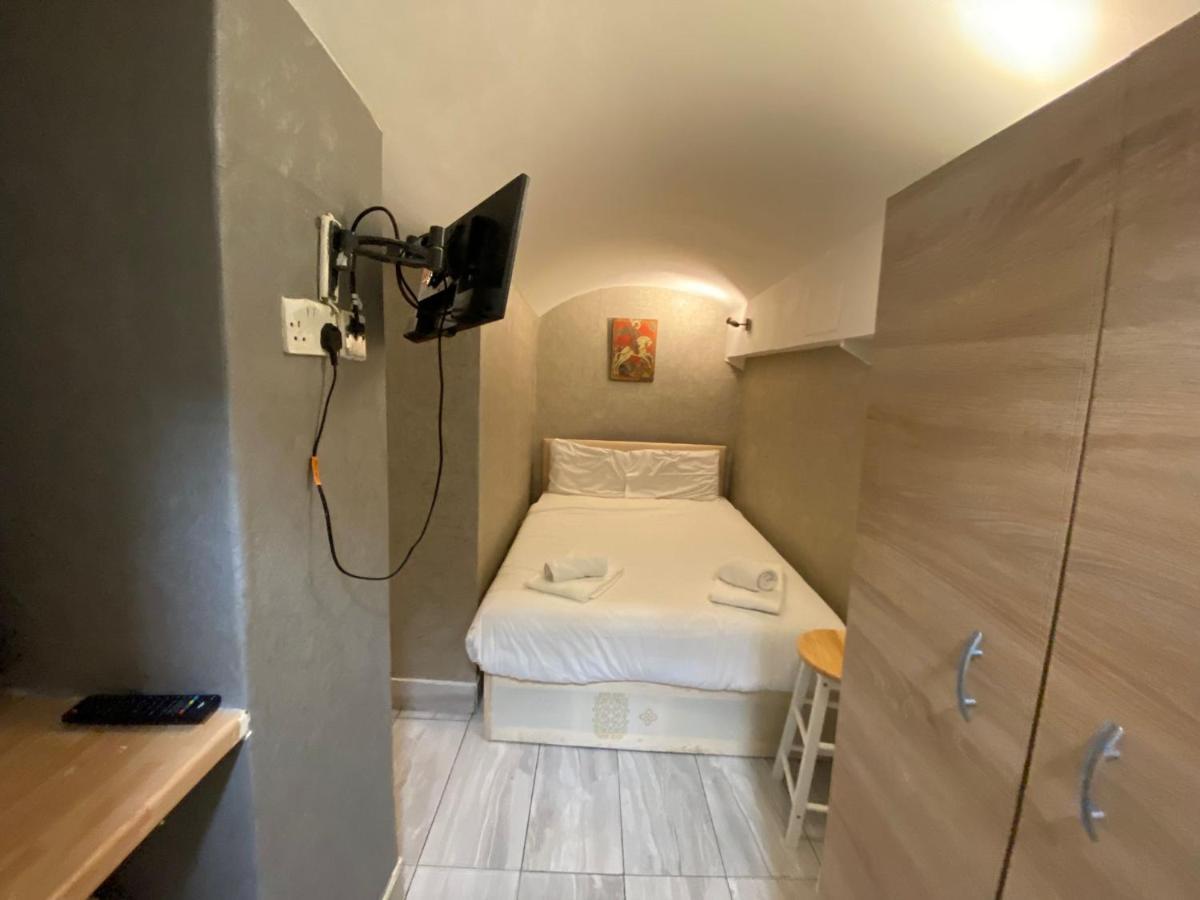 Апартаменты F24- Basement Single Studio Near Paddington Лондон Экстерьер фото